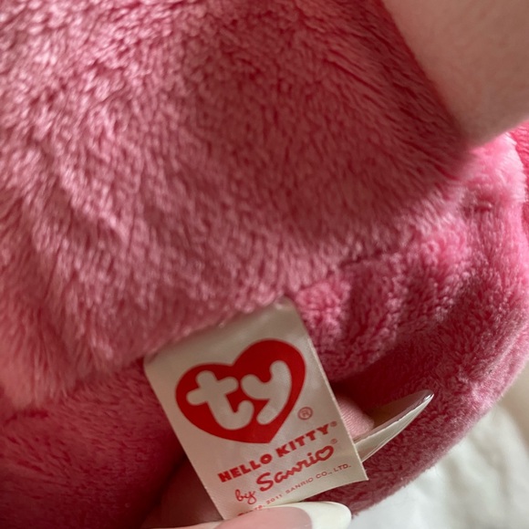 Hello Kitty TY Plushie 2011 - Picture 3 of 4